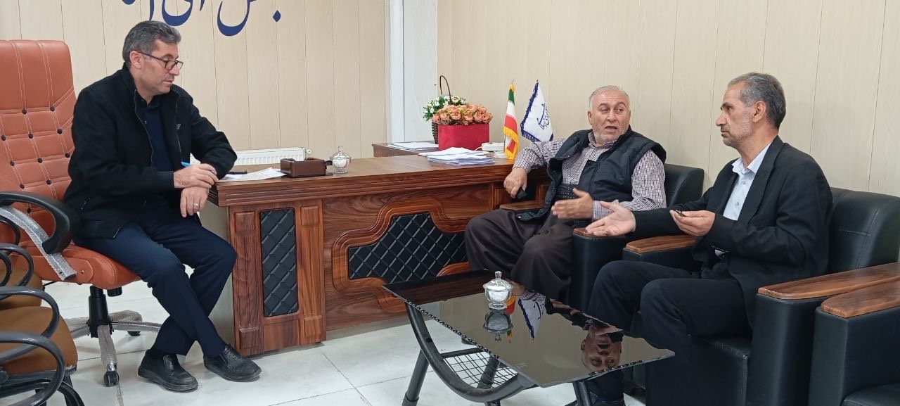 برگزاری جلسه روسای کانون بازنشستگان مهاباد با نماینده مجلس شورای اسلامی