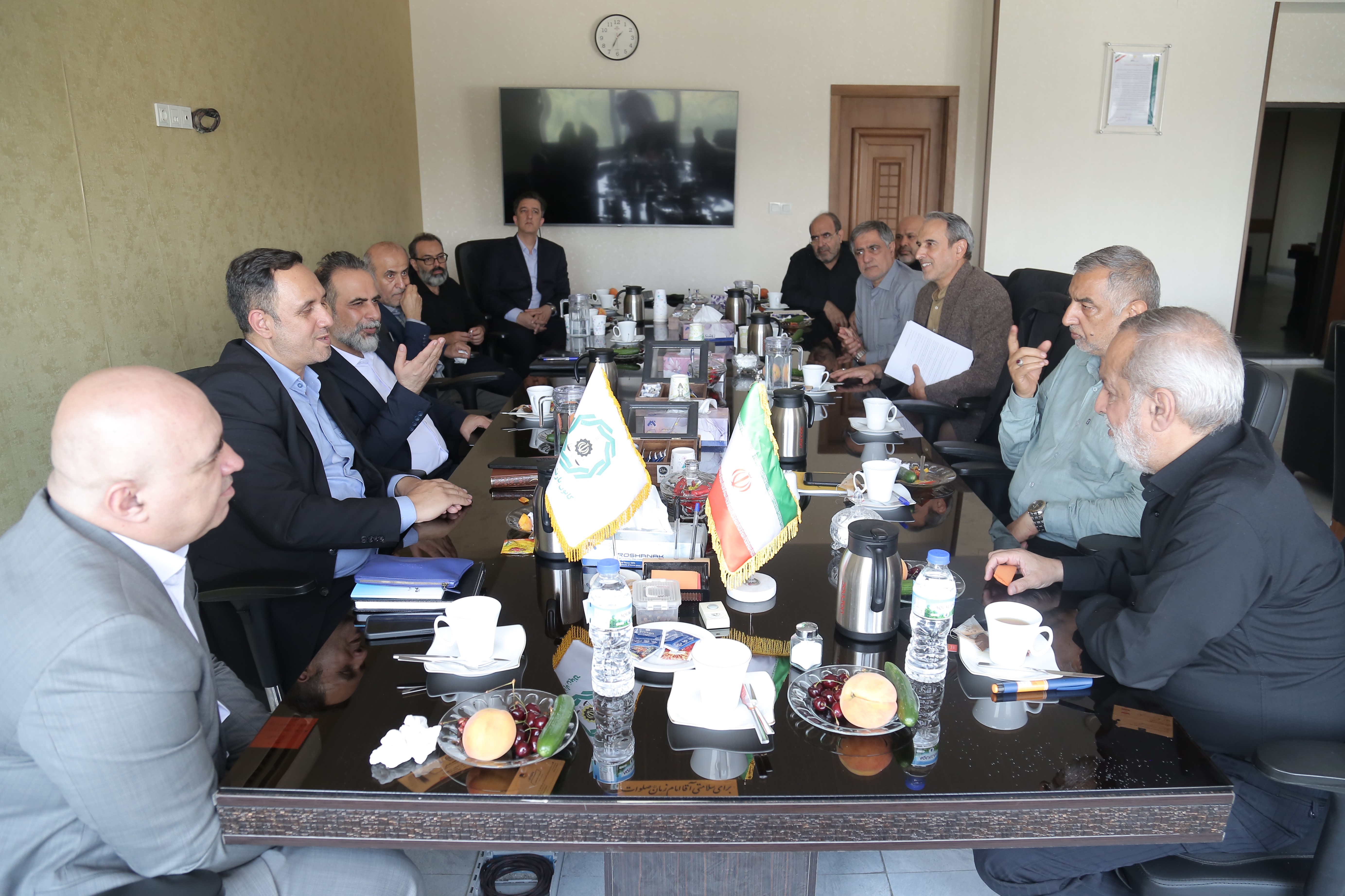 نشست کاری رئیس هیئت عالی نظارت بر اصناف وزارت صمت با رئیس کانون بازنشستگان