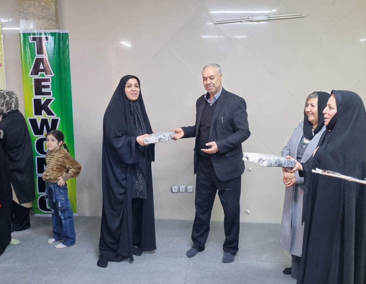 برگزاری جشنواره ورزشی بانوان بازنشسته به مناسبت گرامیداشت دهه مبارک فجر در استان البرز