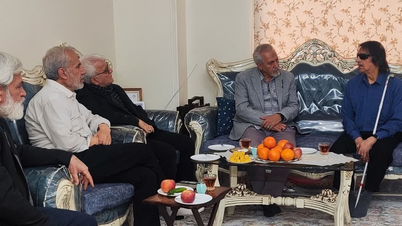 حضور در کنار پیشکسوتان، ادای دین به سال‌ها مجاهدت و ایثار این عزیزان است