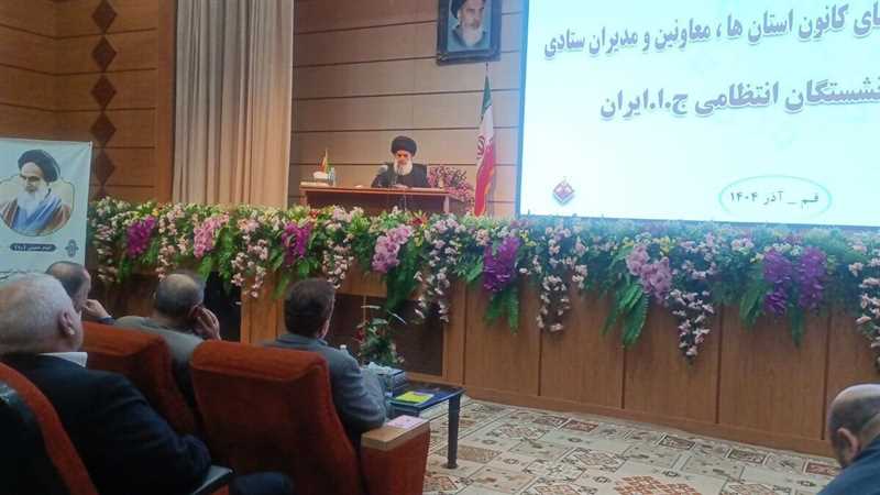 تمسک به قرآن راه حل مشکلات خانواده‌هاست