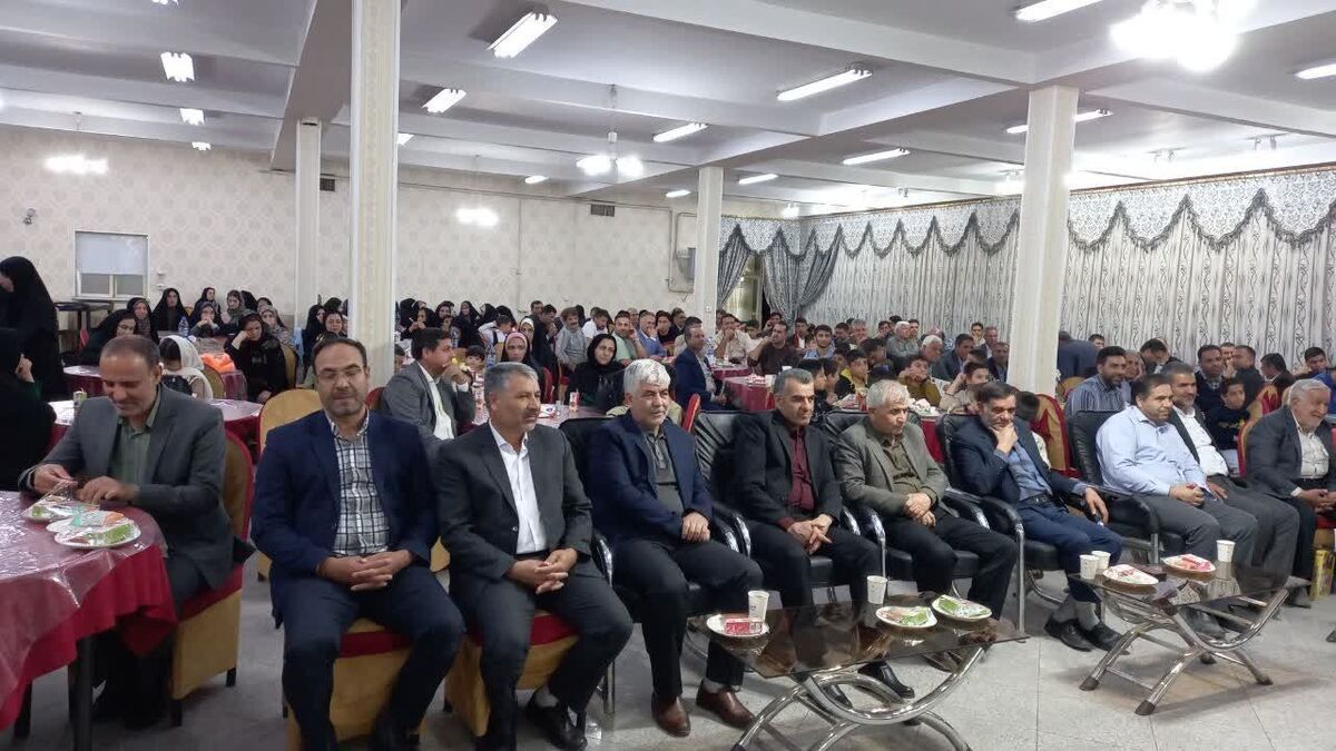 برگزاری ضیافت خانوادگی شهرستان بجستان با حضور ۴۰۰ بازنشسته و خانواده آنها