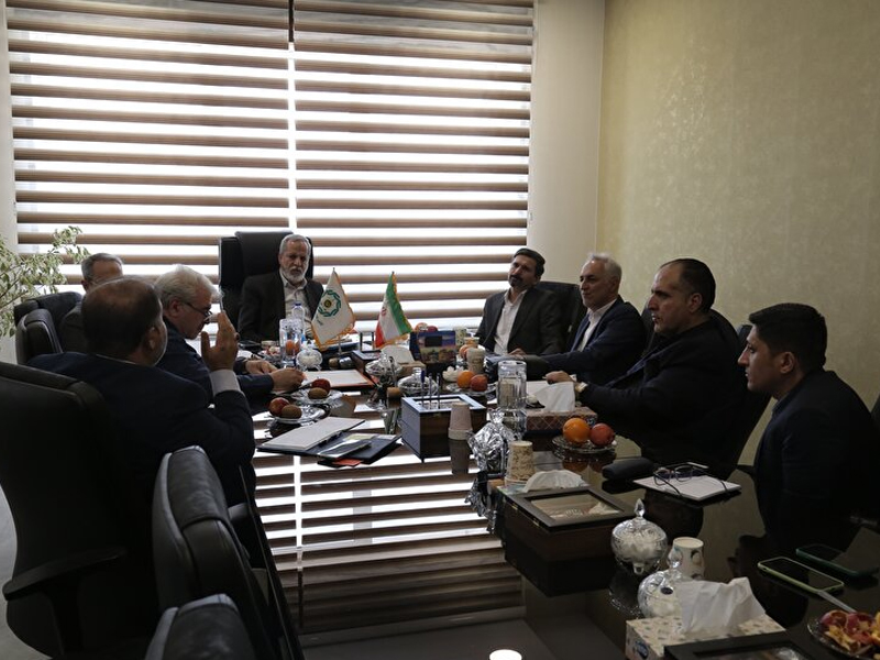برگزاری جلسه تعامل رئیس کانون بازنشستگان با مدیرعامل بیمه رازی